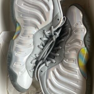 Nike Kids Silver Iridescent Foamposite-Style Sneakers